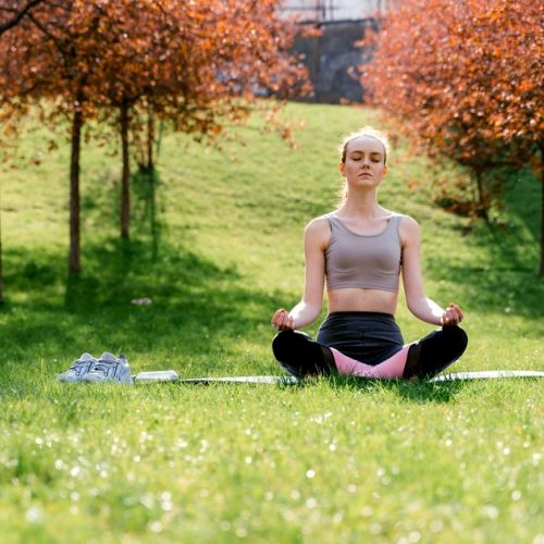 Besser den Herbst leben durch Yoga und Ayurveda